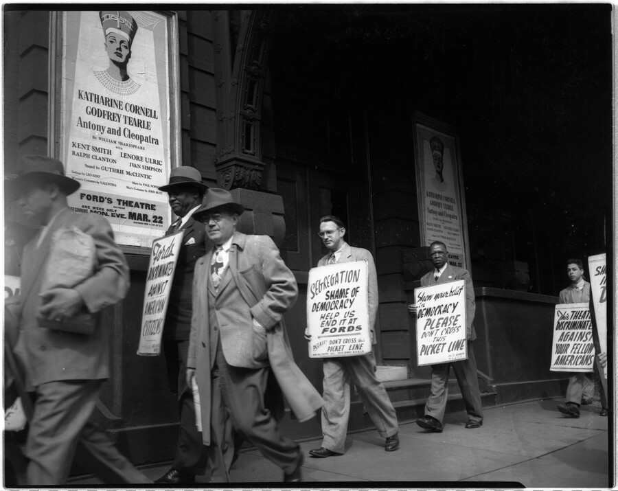 Paul Robeson, Dr. John E. T. Camper, and others protesting Ford’s Theatre Jim Crow admission policy